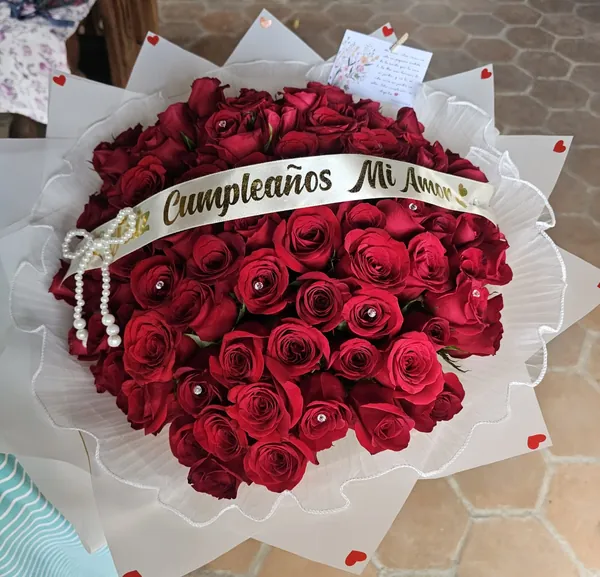 Ramo de rosas rojas con cinta Cumpleaños Mi Amor